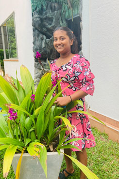 Pabodya – zurückhaltend, feinfühlig und kreativ, liebt Bücher, Kunst und ruhige Momente mit besonderer Tiefe.