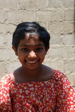Kawshalya geniesst ruhige Spiele, kleine gemeinsame Sp&auml;sse und findet im Angels Home Schritt f&uuml;r Schritt mehr Vertrauen in sich selbst.