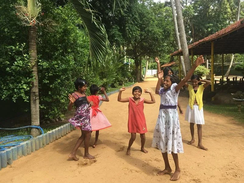 Shake it, girls!