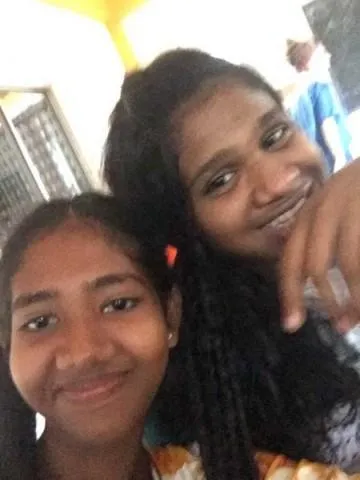 Piumi und Sadunika unterst&uuml;tzen mich.