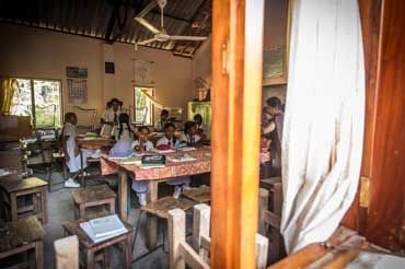 “Statliche Schule” Unserer Mädchen