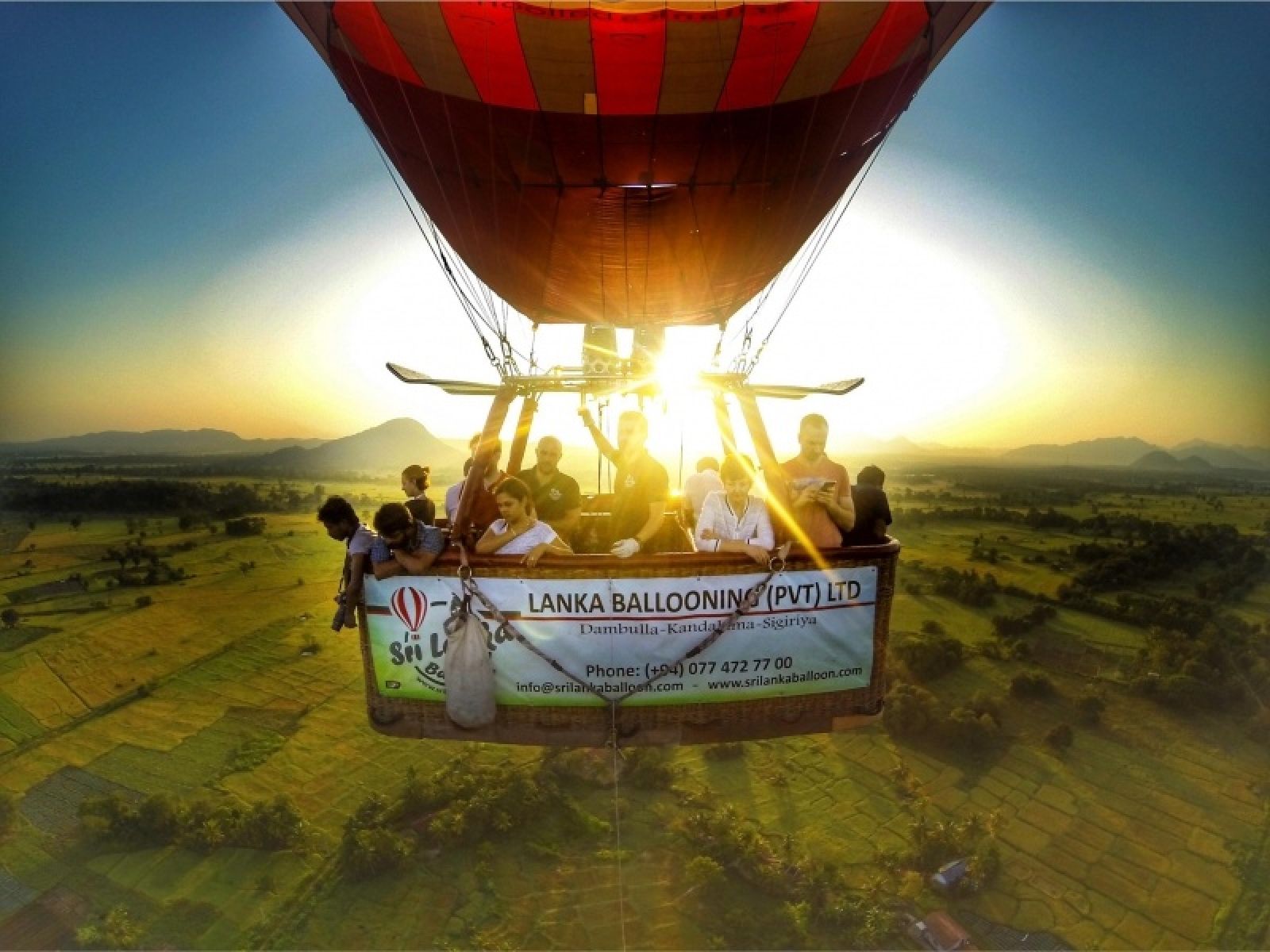 Mit dem Heißluftballon über Sri Lanka