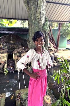 Nethsarani ist ein neunjähriges Mädchen, bekannt für ihre süße Stimme und ihre außergewöhnliche Ehrlichkeit